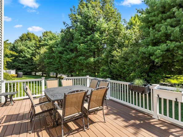 93 paddington Circle, Smithtown NY 11787