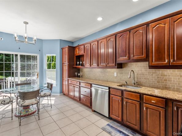 93 paddington Circle, Smithtown NY 11787
