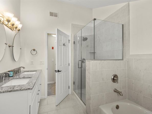 93 paddington Circle, Smithtown NY 11787