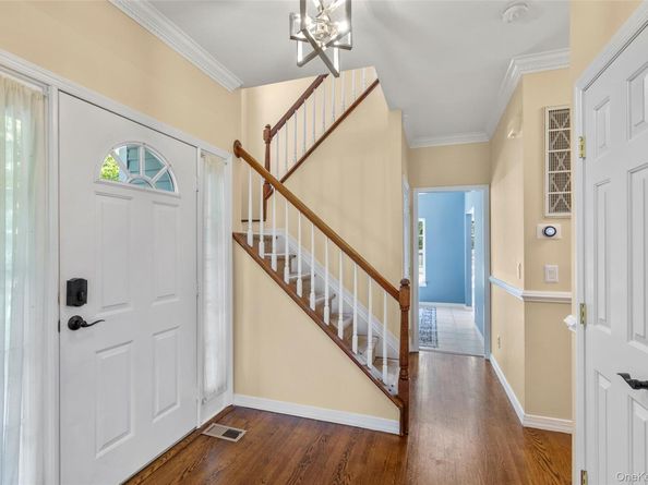 93 paddington Circle, Smithtown NY 11787