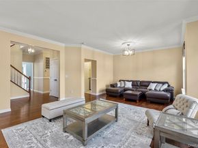 93 paddington Circle, Smithtown NY 11787