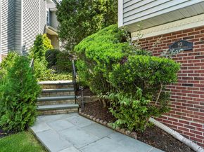 93 paddington Circle, Smithtown NY 11787