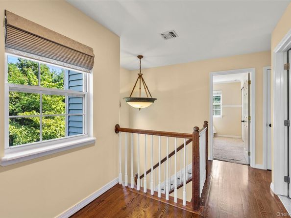 93 paddington Circle, Smithtown NY 11787