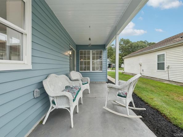 147 Edinburgh Drive, Ridge NY 11961