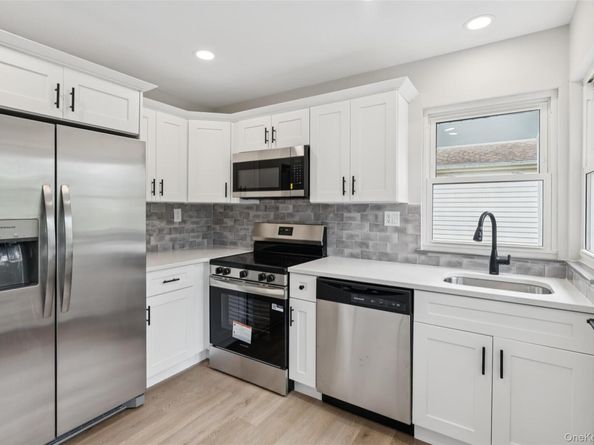 147 Edinburgh Drive, Ridge NY 11961
