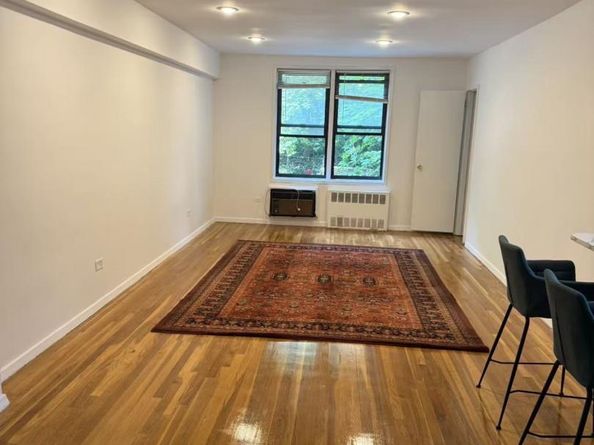 43-25 Douglaston Parkway 2D, Douglaston NY 11363