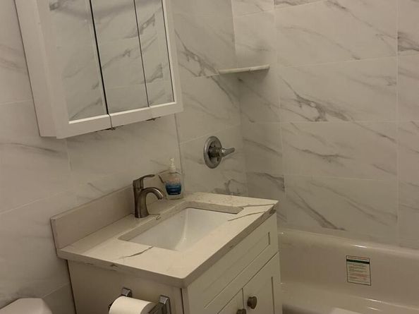43-25 Douglaston Parkway 2D, Douglaston NY 11363