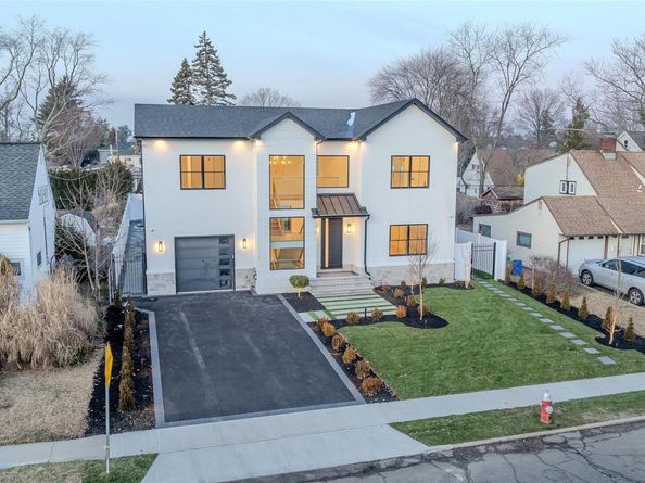 19 Mead Lane, Westbury NY 11590