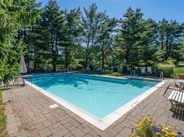 10 Grove Mews, Chappaqua NY 10514