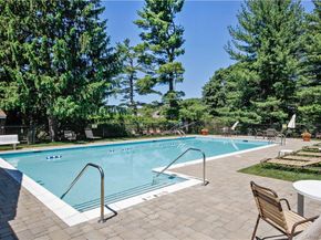 10 Grove Mews, Chappaqua NY 10514