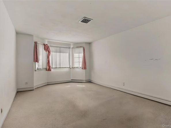 18 Lakeside Lane, Bay Shore NY 11706