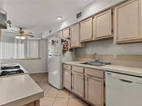 18 Lakeside Lane, Bay Shore NY 11706