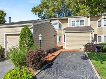 18 Lakeside Lane