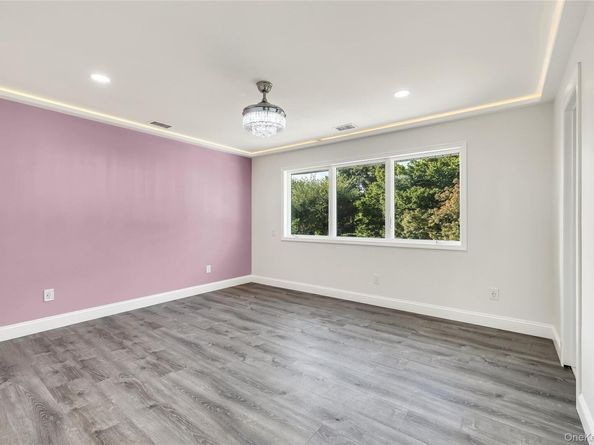 5 Alley Pond Court, Dix Hills NY 11746