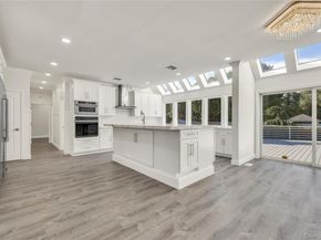 5 Alley Pond Court, Dix Hills NY 11746