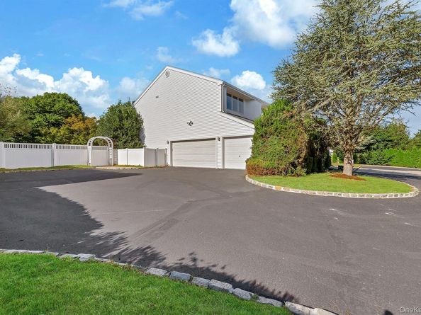 5 Alley Pond Court, Dix Hills NY 11746