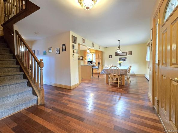 423 Alphabet Street, Holbrook NY 11741