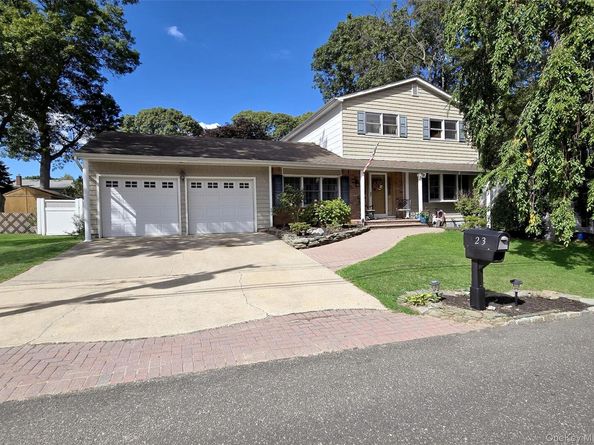 423 Alphabet Street, Holbrook NY 11741