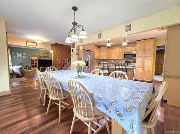 423 Alphabet Street, Holbrook NY 11741