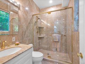 90 GREEN LEAF Hill, Great Neck NY 11023