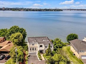 90 GREEN LEAF Hill, Great Neck NY 11023