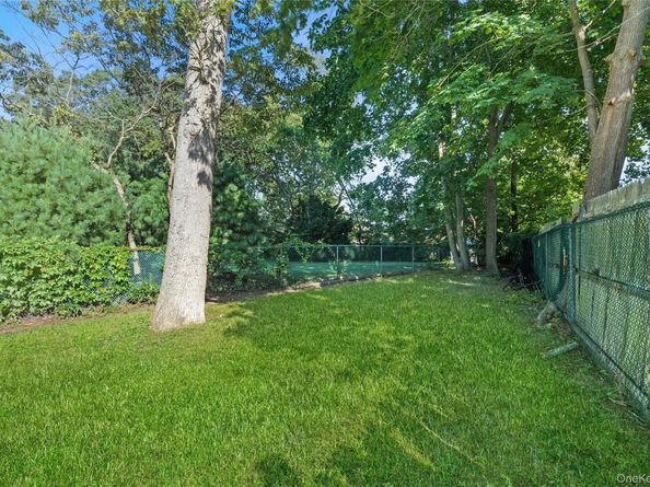 23 Berard Boulevard, Oakdale NY 11769