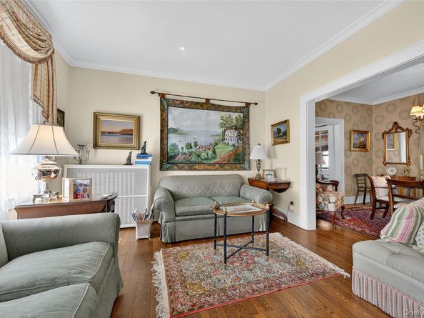 39 Lindbergh Street, Locust Valley NY 11560
