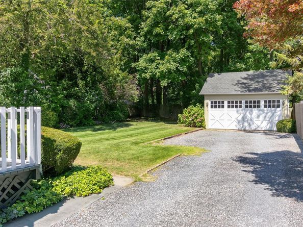 39 Lindbergh Street, Locust Valley NY 11560