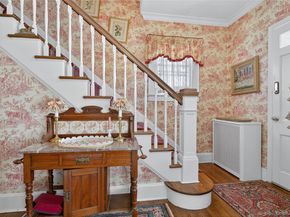 39 Lindbergh Street, Locust Valley NY 11560