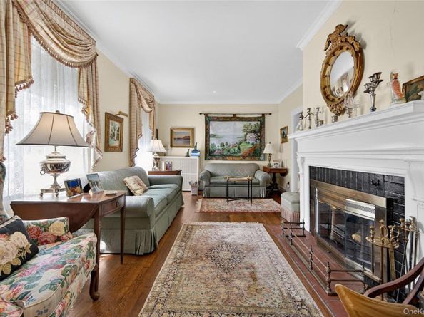 39 Lindbergh Street, Locust Valley NY 11560