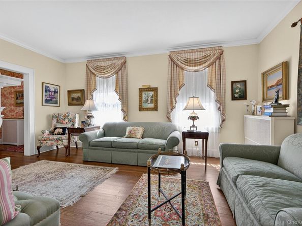 39 Lindbergh Street, Locust Valley NY 11560
