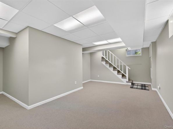 39 Lindbergh Street, Locust Valley NY 11560