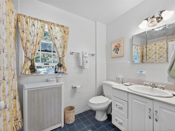 39 Lindbergh Street, Locust Valley NY 11560