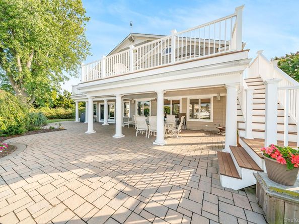 43 Duck Lane, West Islip NY 11795
