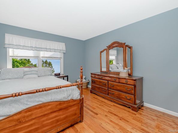 43 Duck Lane, West Islip NY 11795