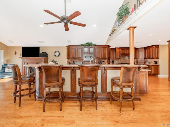 43 Duck Lane, West Islip NY 11795