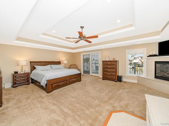 43 Duck Lane, West Islip NY 11795