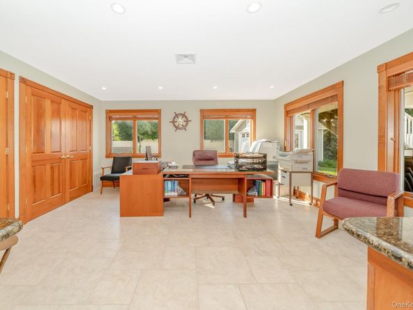 43 Duck Lane, West Islip NY 11795