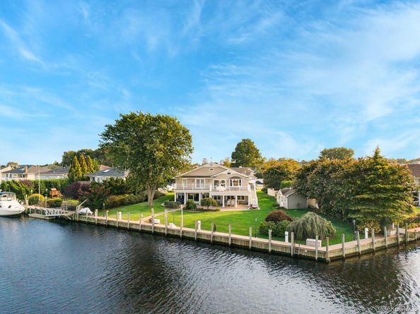 43 Duck Lane, West Islip NY 11795