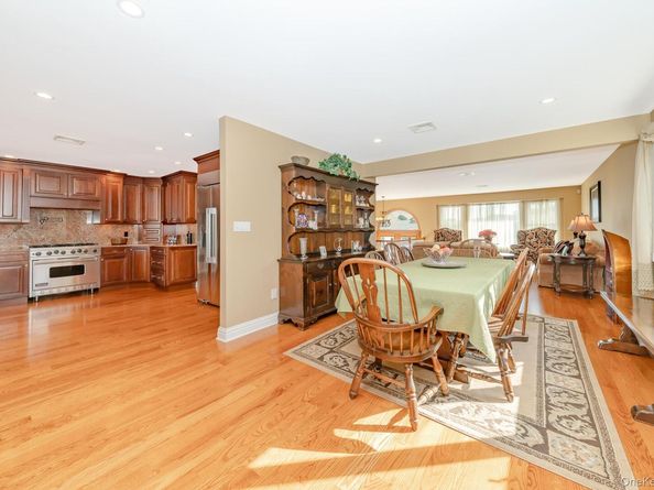 43 Duck Lane, West Islip NY 11795