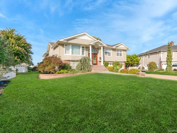 43 Duck Lane, West Islip NY 11795