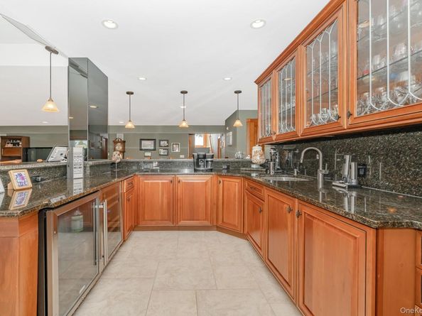 43 Duck Lane, West Islip NY 11795