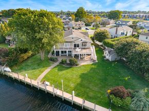43 Duck Lane, West Islip NY 11795