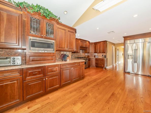 43 Duck Lane, West Islip NY 11795