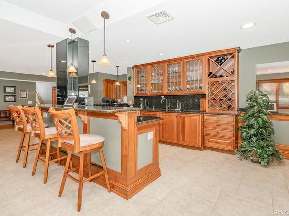 43 Duck Lane, West Islip NY 11795