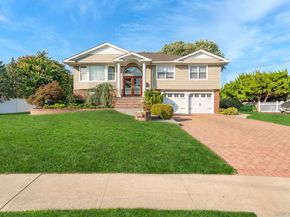 43 Duck Lane, West Islip NY 11795