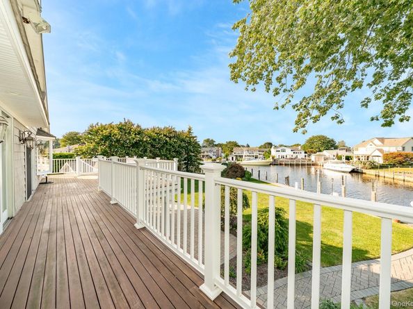 43 Duck Lane, West Islip NY 11795