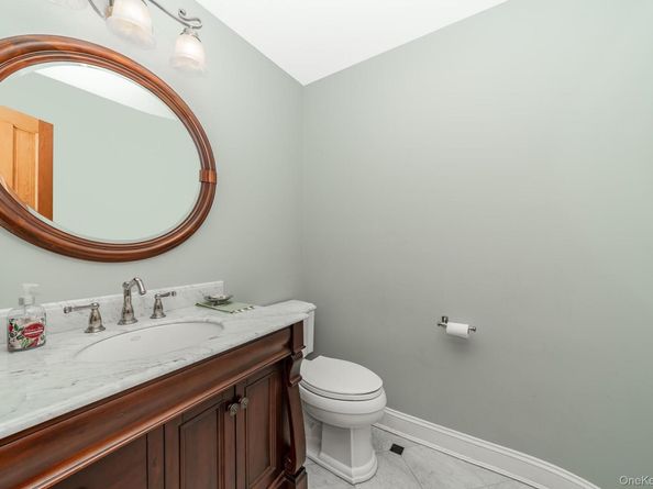43 Duck Lane, West Islip NY 11795