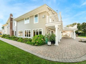 43 Duck Lane, West Islip NY 11795