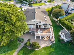 43 Duck Lane, West Islip NY 11795